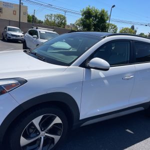 HYUNDAI TUCSON VALUE - 2