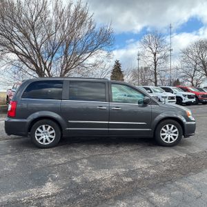 CHRYSLER TOWN AND COUNTRY TOURING - 10
