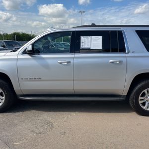 CHEVROLET SUBURBAN LT - 4