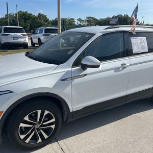 VOLKSWAGEN TIGUAN S - 2