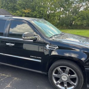 2014 Cadillac ESCALADE LUXURY — фото 13