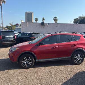صورة 3 لـ 2017 Toyota RAV4 LE
