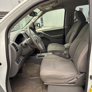 2017 Nissan FRONTIER SV thumbnail 32