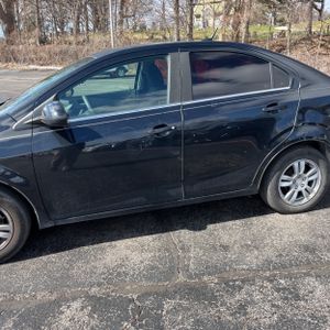 CHEVROLET SONIC LT AUTO - 4