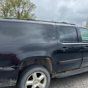 CHEVROLET SUBURBAN - 9