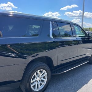 2024 Chevrolet SUBURBAN LT photo 9