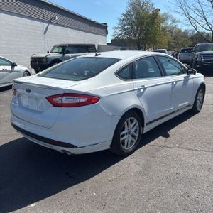 FORD FUSION SE - 8