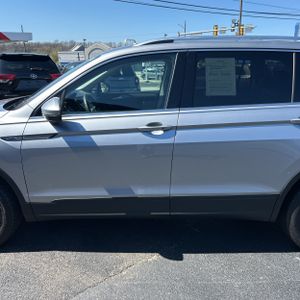 VOLKSWAGEN TIGUAN SE 4MOTION - 4