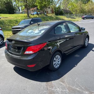 HYUNDAI ACCENT SE - 8