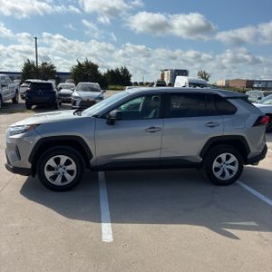 صورة 3 لـ 2025 Toyota RAV4 LE