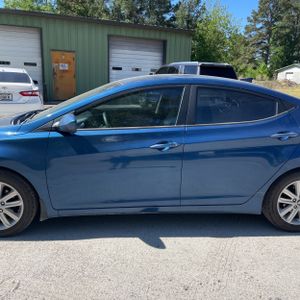 HYUNDAI ELANTRA SE - 4