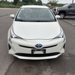 صورة 10 لـ 2016 Toyota PRIUS TWO