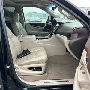 2017 Cadillac ESCALADE ESV LUXURY — фото 32