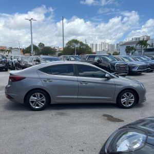 HYUNDAI ELANTRA VALUE EDITION - 10