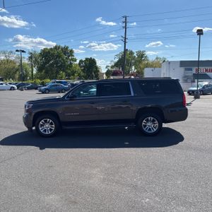 CHEVROLET SUBURBAN - 3