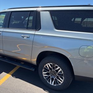 CHEVROLET SUBURBAN Z71 - 6