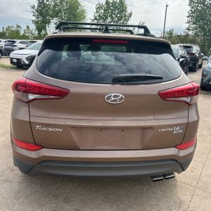 HYUNDAI TUCSON LIMITED - 7