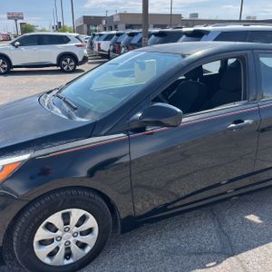 HYUNDAI ACCENT SE - 2