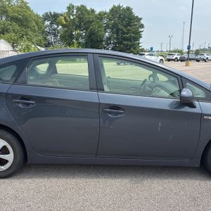 صورة مصغرة 11 لـ 2015 Toyota PRIUS THREE