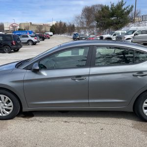 HYUNDAI ELANTRA SE - 4