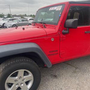 صورة 2 لـ 2016 JEEP WRANGLER UNLIMITED SPORT