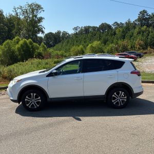2016 Toyota RAV4 LE — фото 3