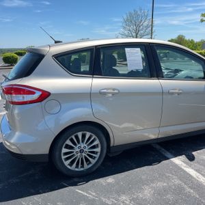 FORD C-MAX HYBRID SE - 9