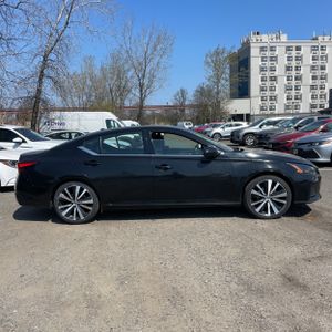 NISSAN ALTIMA SR FWD - 10