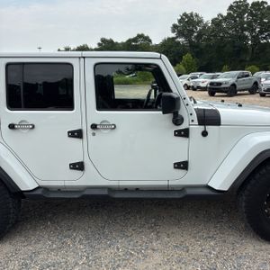 صورة مصغرة 11 لـ 2015 JEEP WRANGLER UNLIMITED SAHARA