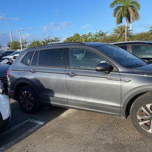 Volkswagen Tiguan S - 10