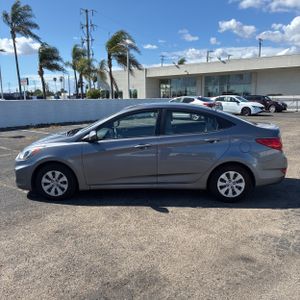 HYUNDAI ACCENT SE - 3