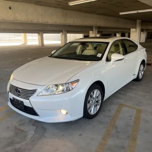 صورة 1 لـ 2013 Lexus ES 300H BASE