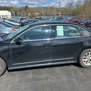 VOLKSWAGEN PASSAT 1.8T S - 4