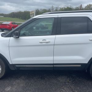 FORD EXPLORER XLT - 4