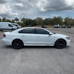 VOLKSWAGEN PASSAT 1.8T S - 10