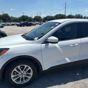 FORD ESCAPE SE - 2