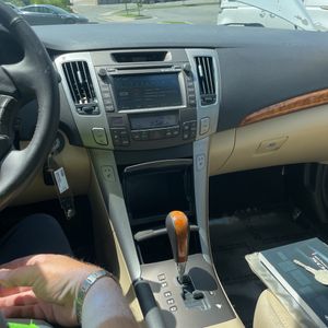 2010 Hyundai SONATA LIMITED thumbnail 38