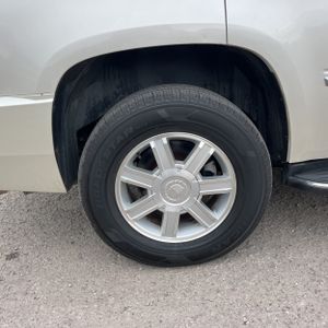 2010 Cadillac ESCALADE BASE — миниатюра 19