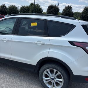 صورة 6 لـ 2017 FORD ESCAPE SE