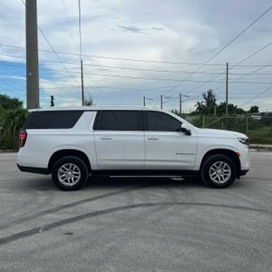 2024 Chevrolet SUBURBAN LT photo 10