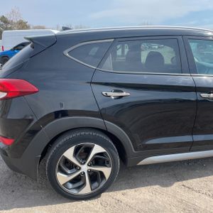 HYUNDAI TUCSON LIMITED - 9