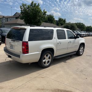 CHEVROLET SUBURBAN - 8