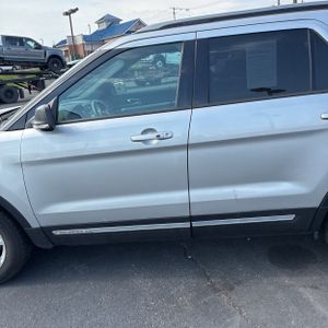 FORD EXPLORER XLT - 4