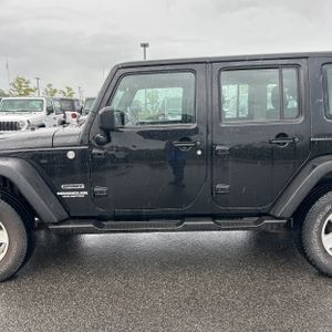 صورة 4 لـ 2011 JEEP WRANGLER UNLIMITED SPORT