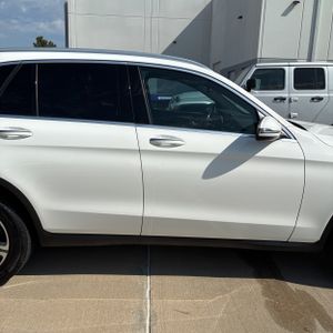 صورة 11 لـ 2017 Mercedes-BENZ GLC