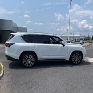 2025 Lexus LX 600 LUXURY photo 7