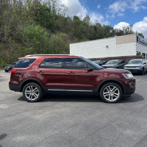 FORD EXPLORER XLT - 10