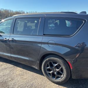 CHRYSLER PACIFICA TOURING L - 6