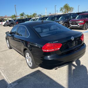 VOLKSWAGEN PASSAT 1.8T S - 5