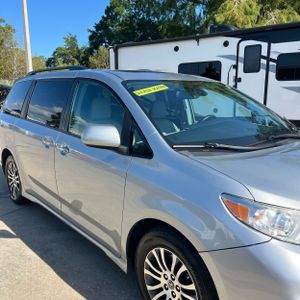 2020 Toyota SIENNA XLE 8-PASSENGER 照片 13